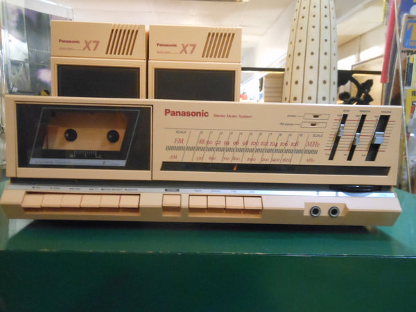 1985 Panasonic X7 Turntable, Cassette, Radio & Speakers Stereo
