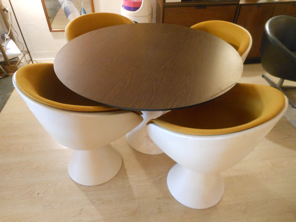 MCM Hollen Mushroom Dining Set