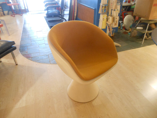 MCM Hollen Mushroom Dining Set