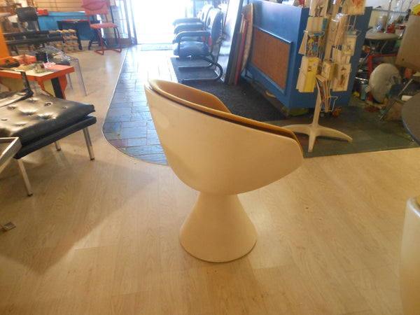 MCM Hollen Mushroom Dining Set
