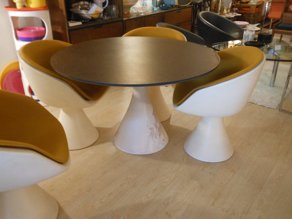 MCM Hollen Mushroom Dining Set