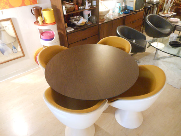 MCM Hollen Mushroom Dining Set