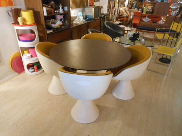 MCM Hollen Mushroom Dining Set