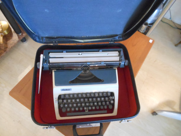 Vintage Erika Daro German Portable Typewriter