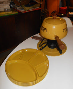 Fondue Pot and Plates