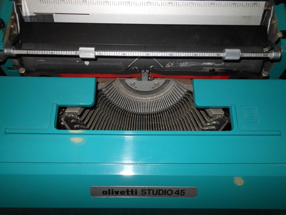 Vintage manual OLIVETTI STUDIO 45 Typewriter in beautiful