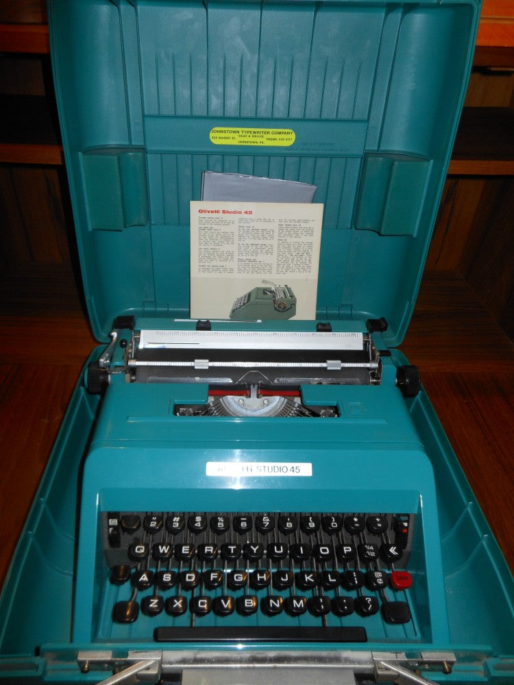 Olivetti Studio 45 Typewriter – Retro on 8th